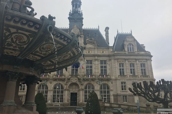 Le square devant l'hôtel de ville de Limoges s'appelle dorénavant Jacques Chirac - 17/01/22 -