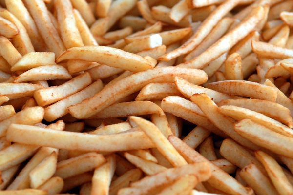 5.5 tonnes de frites à éplucher à la main, le défi est lancé !