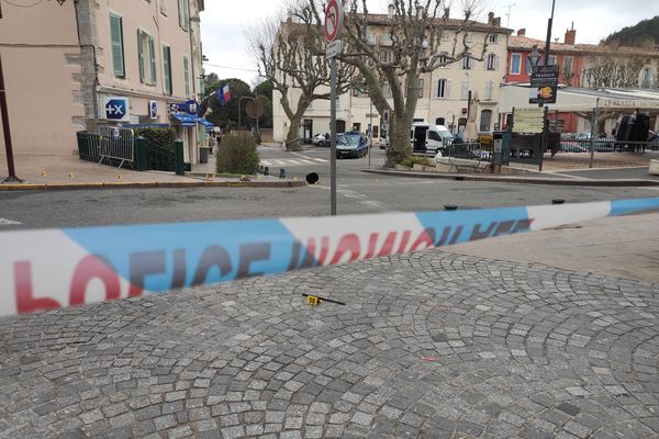 Une violente bagarre a opposé plusieurs individus en ce début d'après-midi, en plein centre-ville du Luc-en-Provence dans le Var.