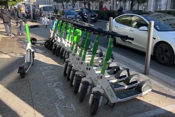 La ville dispose de 600 parking à vélos et trottinettes sur Marseille