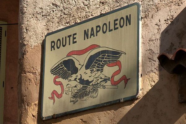 La route Napoléon ! Reliant la Côte d'Azur aux Alpes, elle couvre plus de 300 kilomètres.