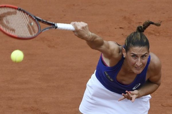 Virginie Razzano, doyenne des joueuses françaises, s'est fait sortir dès le premier tour au tournoi de Roland Garros.