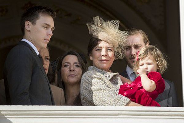 Caroline de Monaco est mamie pour la 4e fois ! Son fils cadet, Pierre Casiraghi ici derrière elle. 19 novembre2016.