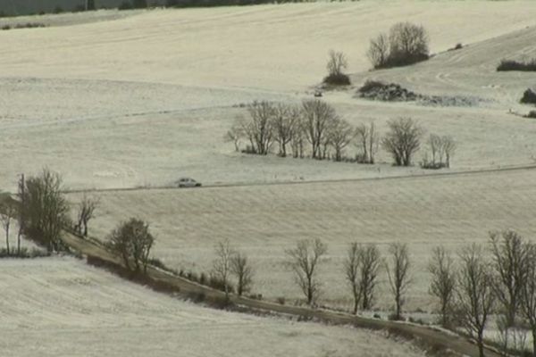 3 à 4 centimètres de neige recouvraient la campagne en Lozère ce 14 janvier 2013