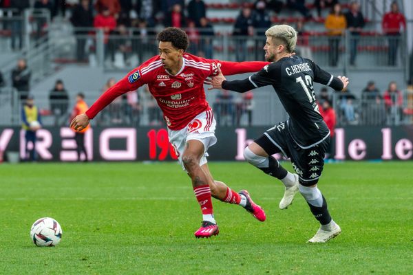 Noah Fadiga avec Brest face à Monaco en février 2023