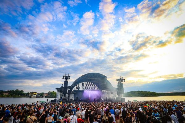 La scène de la plage lors de l'édition 2023 du fetsival des Eurockéennes de Belfort.