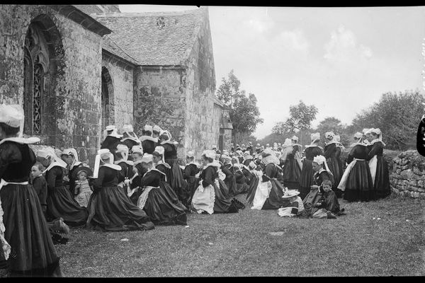 Un pardon en Bretagne-L 'une des 110 000 photos du fond de collecte et d'inventaire du Musée de Bretagne