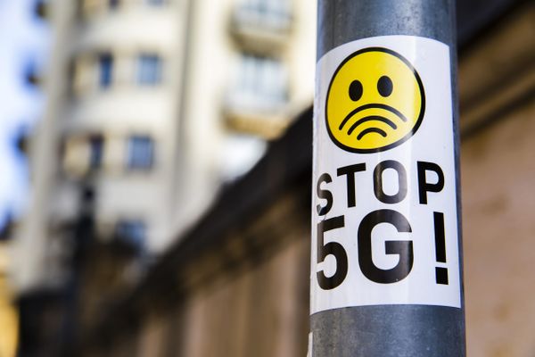 Stop 5G, illustration.