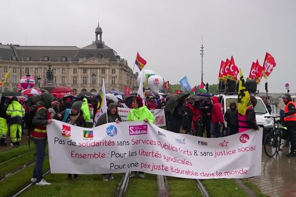 Selon les syndicats, 4000 ppersonnes ont manifesté à Bordeaux pour le 1er Mai.
