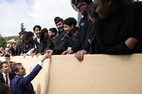 Emmanuel Macron a rencontré les habitants de la cité de la Castellane à Marseille, ce 19 mars.