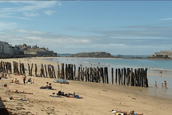 Après-midi baignade, à Saint-Malo (35).