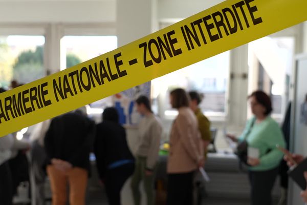 Du 25 au 29 novembre, la ville de Villefranche/Saône s’engage dans l’opération Ruban Blanc, symbole de la lutte contre les violences intra-familiales. Exemple d'atelier d'initiation : un escape game intitulé "Derrière les portes closes".