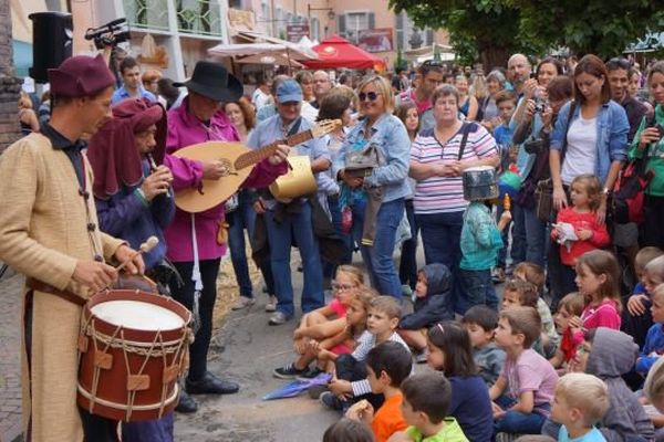 Crées en 2010, les Médiévales ont acquis un succès fulgurant, attirant 12.000 touristes en une seule journée en 2015.