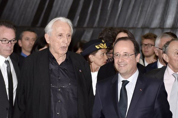 Christian Teyssèdre, maire de Rodez, Pierre Soulages, François Hollande et Michel Rocard en 2014 lors de l'inauguration du musée Soulages de Rodez