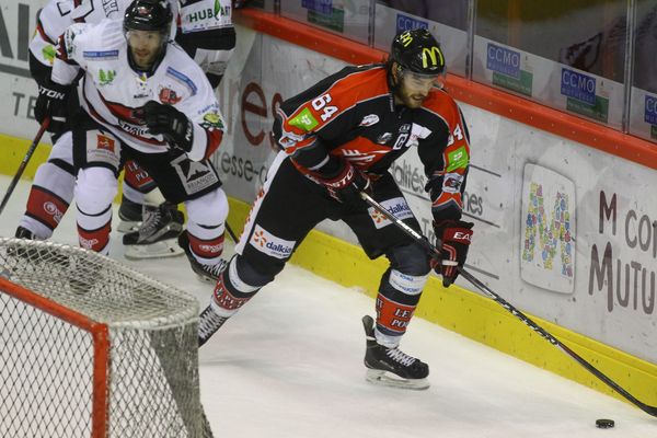 L'attaquant et capitaine Joël Champagne contre Briançon, lors de la 2e journée de Ligue Magnus.