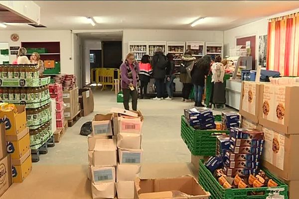 Avec 40 étudiants en moins d'une heure, le succès de cette épicerie est immédiat.