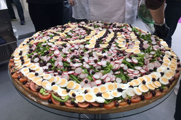 Un pan-bagnat de plus d'un mètre pour presque 30 kilos... record du monde ?