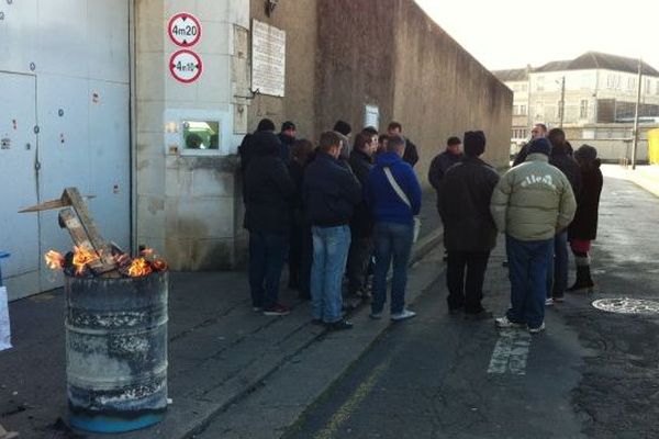 Blois: les surveillants de prison interdisent l'accès de la maison d'arrêt. 