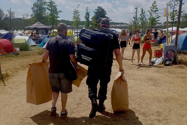 Les gendarmes de l'identification criminelle ce dimanche 7 juillet au camping des Eurockéennes. 