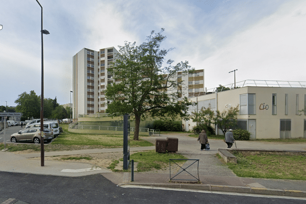 Les sapeurs-pompiers ont été appelés dans ce quartier de Toulouse pour porter secours à un homme blessé par balle.