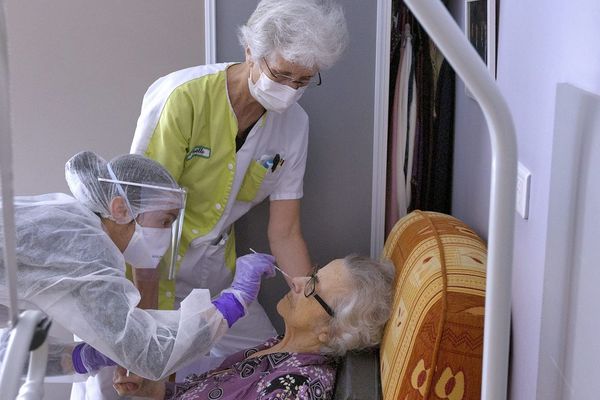 Image d'illustration - Les soignants des Ehpad ont été beaucoup à être contaminés par le coronavirus dans les Hauts-de-France. 