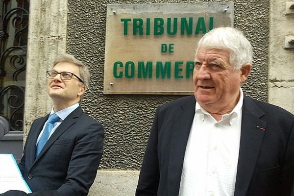 Carcassonne - Laurent Spanghero devant le tribunal de commerce de Carcassonne avant l'ouverture de l'audience de reprise à huis clos - 2 juillet 2013.