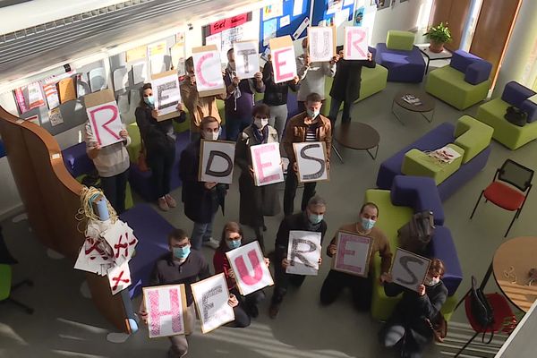 Au lycée Courbet de Belfort, les professeurs réclament le maintien d'option et des heures d'enseignements.