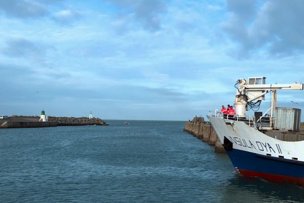 En Vendée, l'Insula Oya 2 laisse la place à son successeur pour rallier l'île d'Yeu au continent