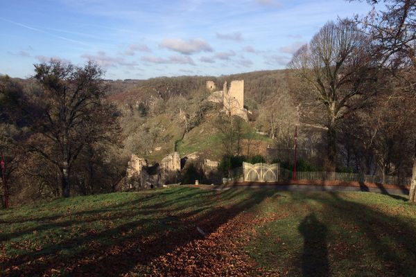 Les petites villes aussi attisent la curiosité des internautes. Pour cette étude, les pages Wikipédia de 1600 petites villes en France ont été analysées par le Lab Nouvelles Marge, une agence qui vise à redynamiser les territoires ruraux.