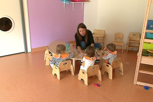 Plus beaucoup de place à table dans les crèches de Limoges.