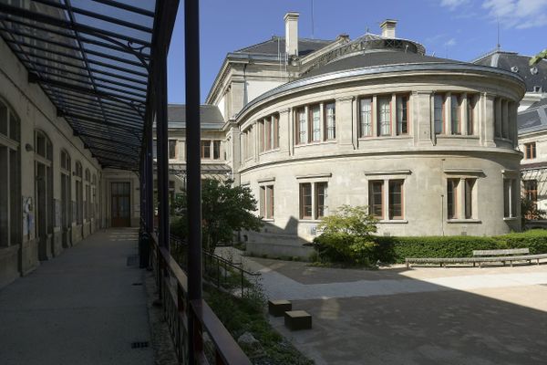 Une assemblée générale organisée par un groupe d’étudiants pro-Palestine a débouché sur des débordements dans les couloirs de l’université Lyon 2, de nouveau le théâtre de tensions après la découverte de tags hostiles à Israël.