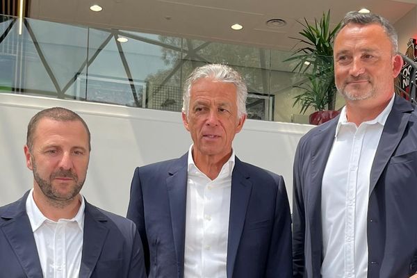 Florian Maurice, nouveau directeur sportif de l'OGC Nice, Jean-Pierre Rivère, président et Franck Haise, nouvel entraîneur.