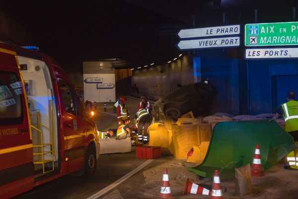 Les deux occupants ont été éjectés du véhicule sous la violence de l'impact.