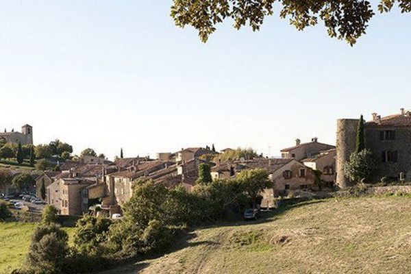 Tourtour, "Un village dans le ciel de Provence".