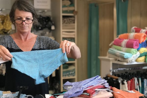 Une vendeuse de maillots de bain aux anges à Royan