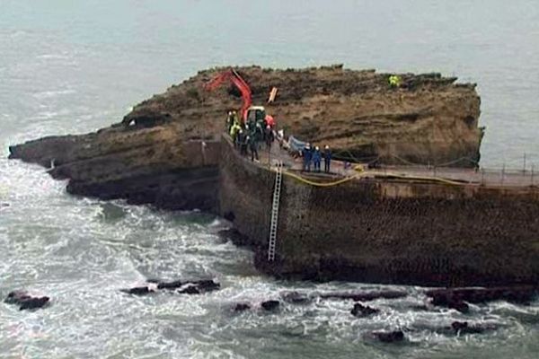 Les travaux de la digue de Gamaritz à Biarritz (novembre 2013)