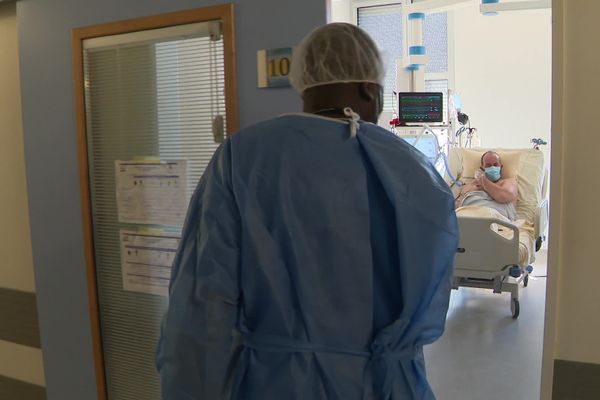 Selon les derniers chiffres de l'ARS, huit personnes sont hospitalisées au service réanimation de l'hôpital de Sens. 