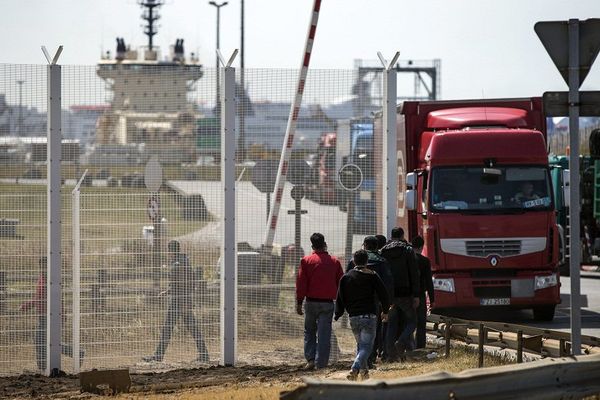 Du port de Calais, la pression des migrants s'est déplacée vers le site Eurotunnel. Image d'illustration