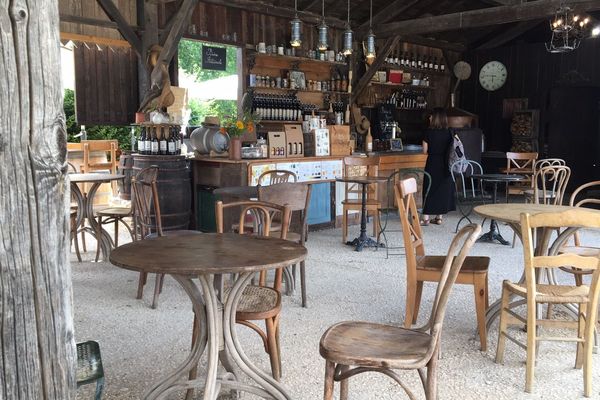 Un restaurant d'antan, reconstitué au parc du Bournat (Le Bugue) 