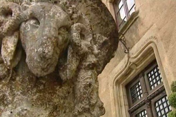 Une visite au château de Couches en Saône-et-Loire sur les traces des chevaliers de la toison d'or...