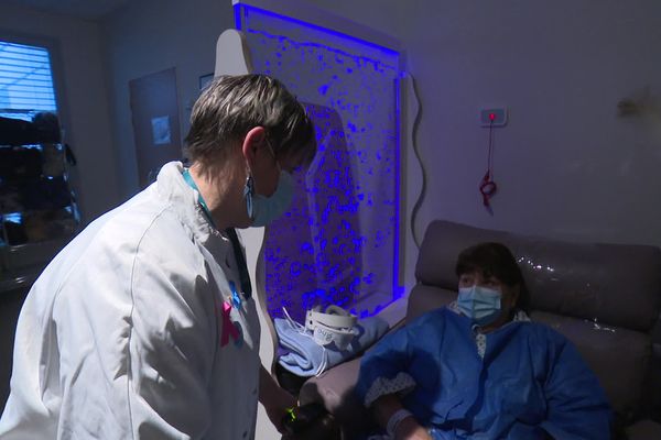 Au CHU d'Amiens, les patients sont placés dans un environnement apaisant juste avant leur opération.