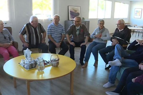 Tous les jours, des animations et des rencontres sont organisées pour les personnes âgées et les retraités dans le quartier de la Gibauderie à Poitiers.