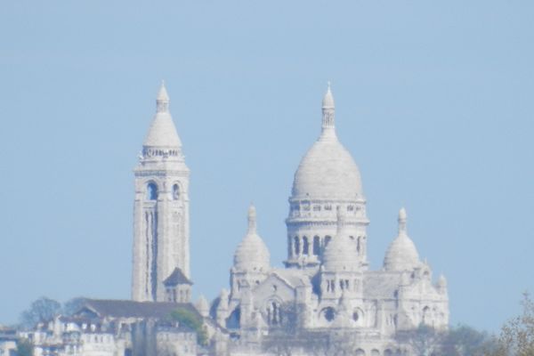 En raison de la mauvaise qualité de l'air, la ville de Paris a décidé de rendre le stationnement résidentiel gratuit.