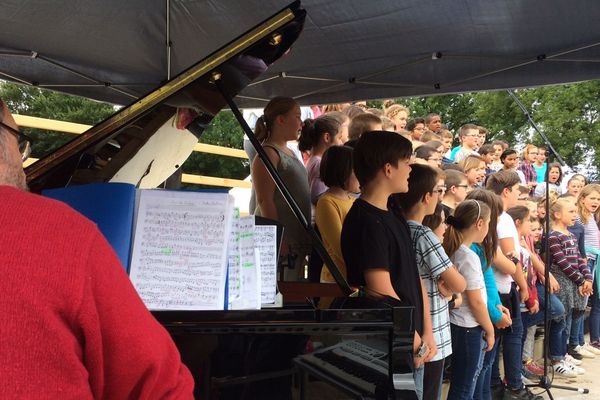 Les dernières répétitions des enfants avant leurs concerts pour les Soirées lyriques de Sanxay