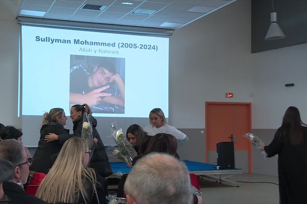 Une centaine de personnes sont venues rendre hommage à Sullyman Mohammed, poignardé en mars 2024.