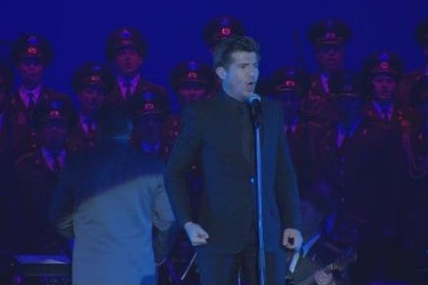 Vincent Niclo et les Choeurs de l'Armée Rouge au Palais des Congrès.