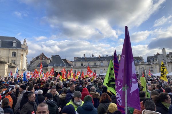 Départ de la manifestation contre la réforme des retraites du 19 janvier 2023 à Dijon