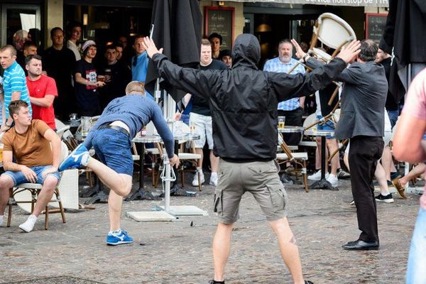 Bagarres entre supporters près de la gare de Lille ce mardi.