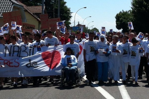 La marche dans les rues de Cernay