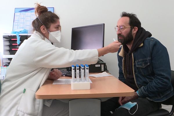 Le "parcours-patient"  à l'hôpital de la Conception permet de suivre les personnes atteintes de Covid-long dans leur guérison, et notamment les aider à retrouver l'odorat.